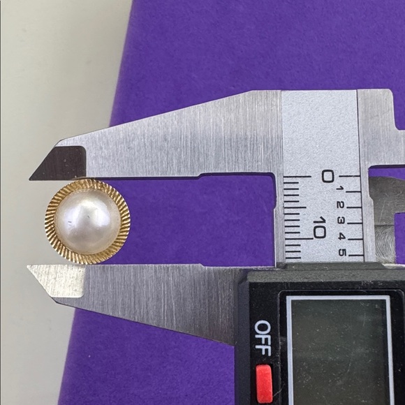 💛 Vintage 14k Gold Diamond Cut Pearl Earrings - Picture 7 of 7